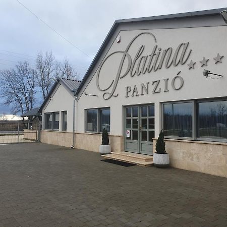 Platina Panzio*** Bed & Breakfast Újhartyán Exterior foto