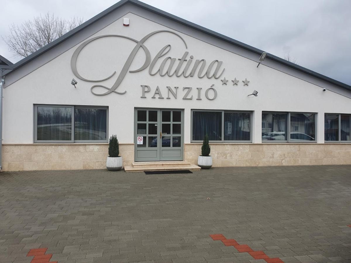 Platina Panzio*** Bed & Breakfast Újhartyán Exterior foto
