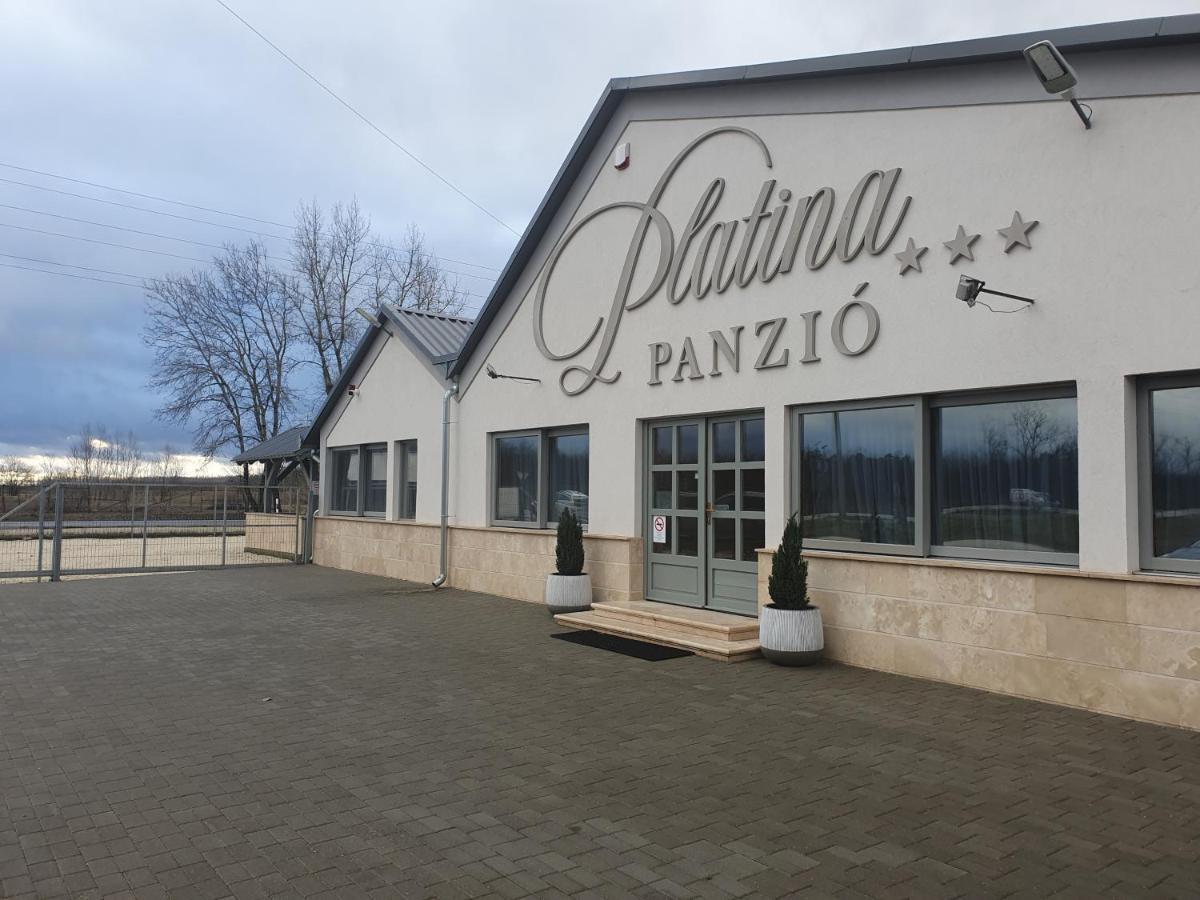Platina Panzio*** Bed & Breakfast Újhartyán Exterior foto