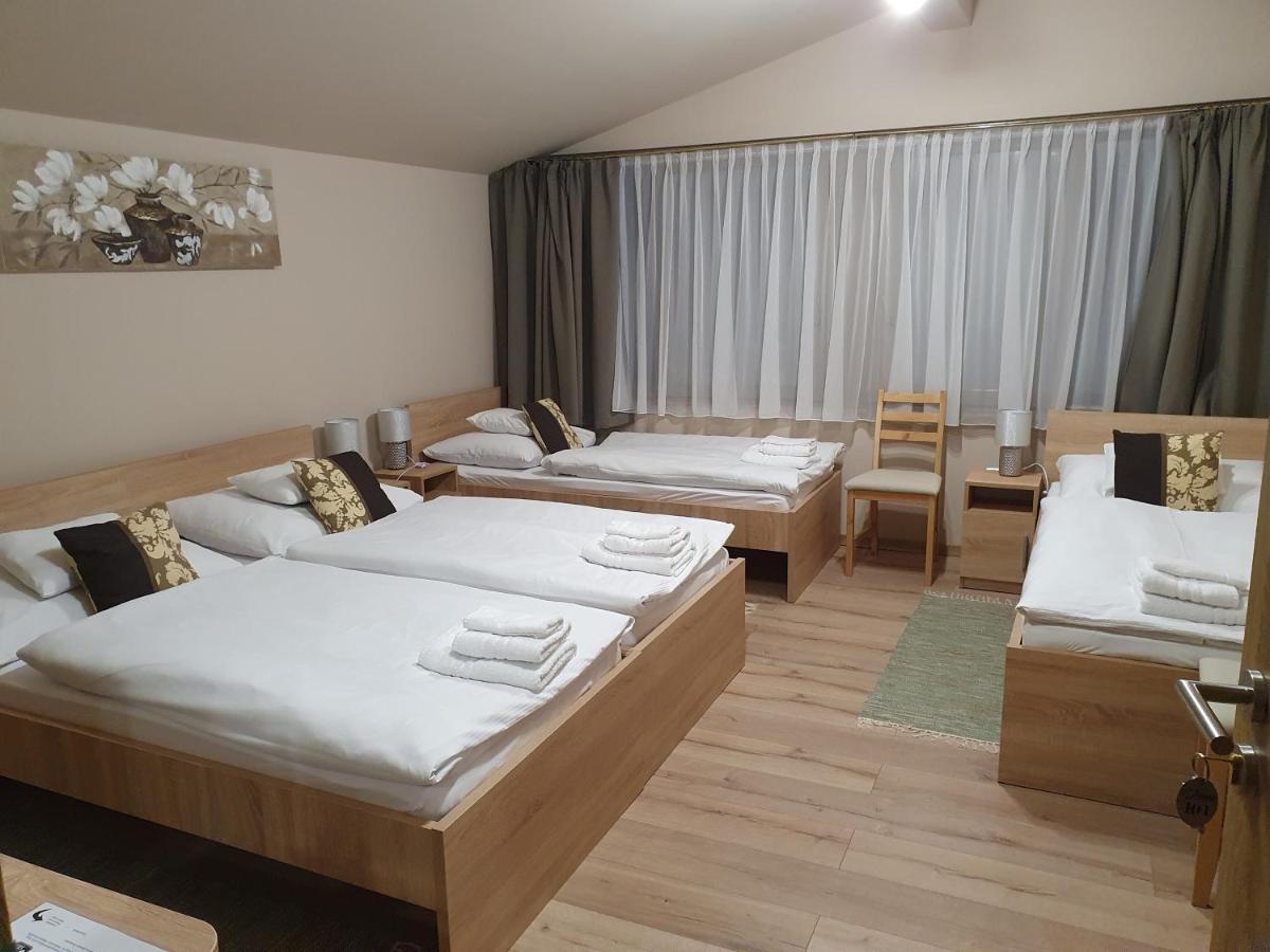 Platina Panzio*** Bed & Breakfast Újhartyán Exterior foto