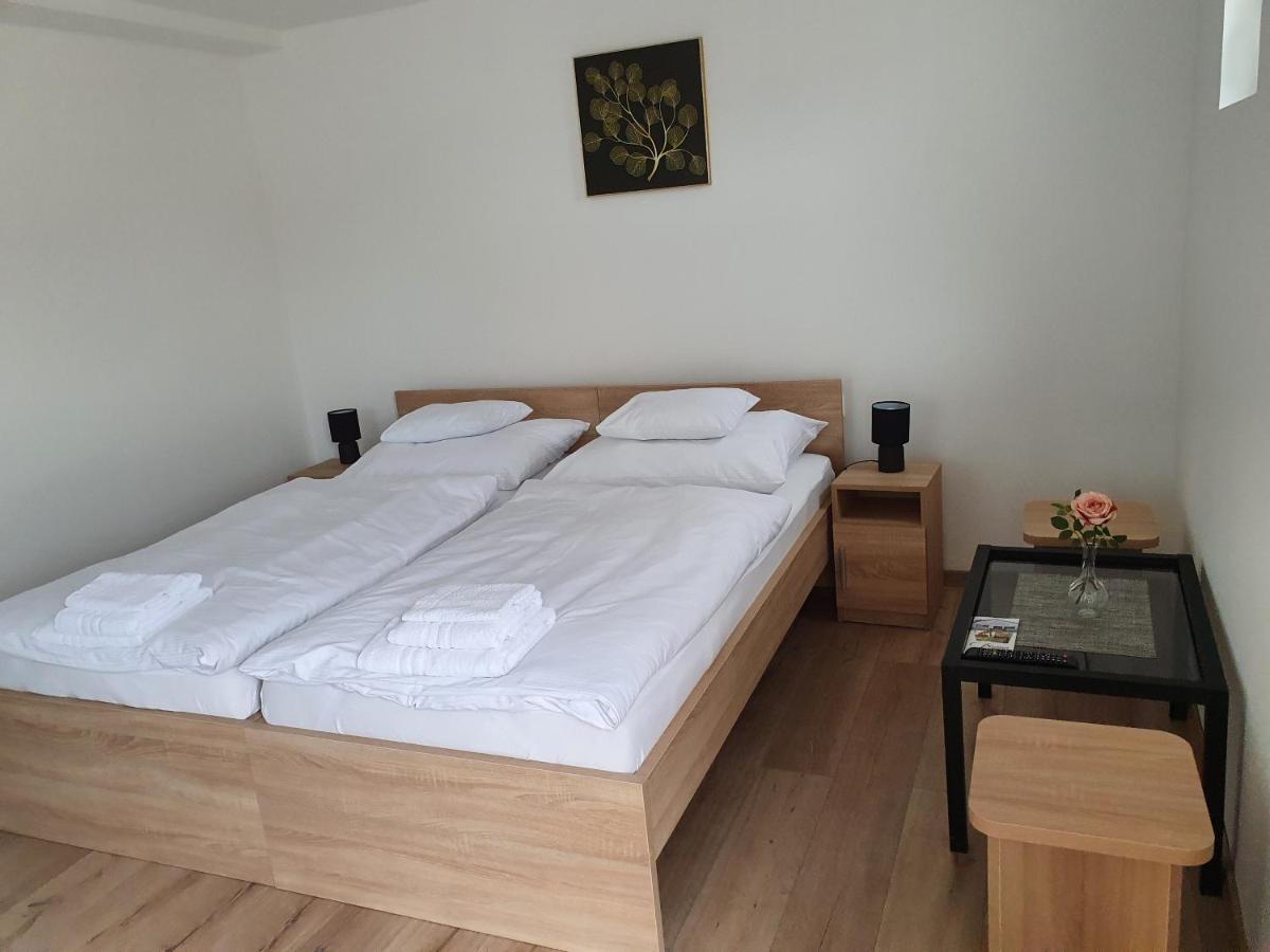Platina Panzio*** Bed & Breakfast Újhartyán Exterior foto
